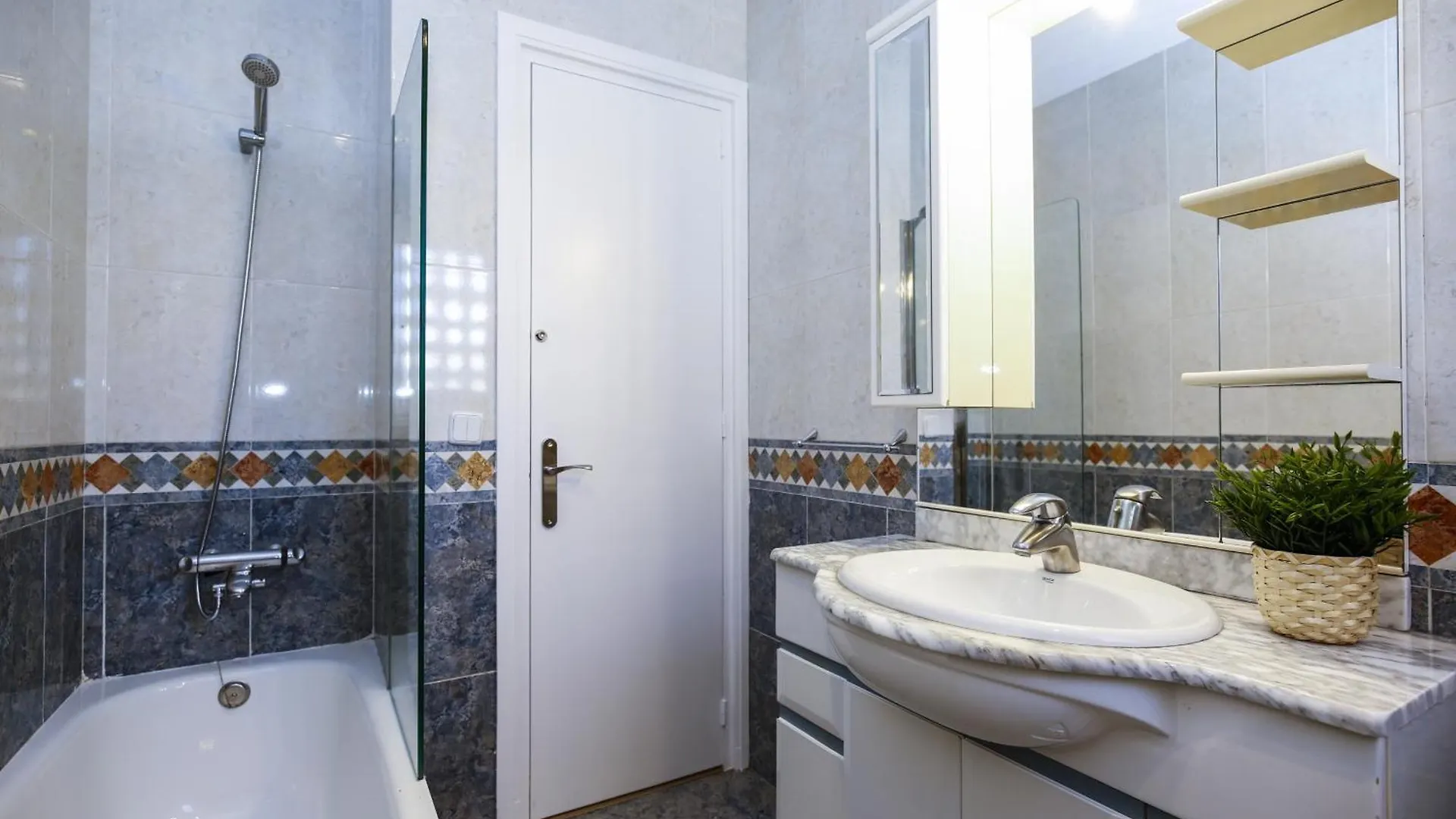 Apartamento New Queens 2A Planetcostadorada Salou Espanha